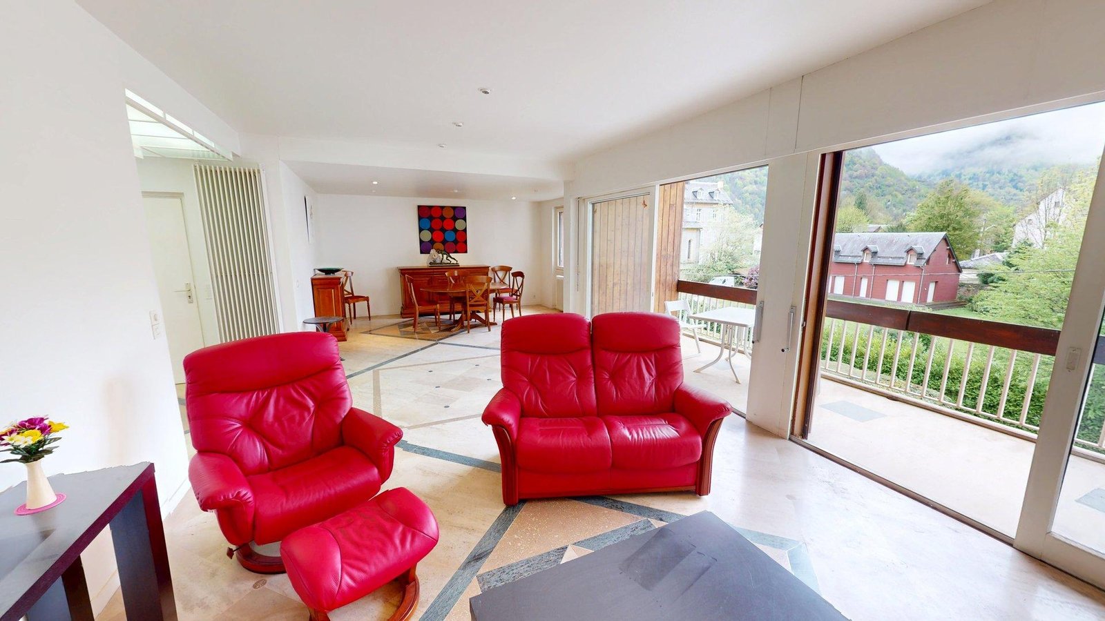 Charmant appartement de type 4 de 112 m² avec Terrasse Plein Sud et Vue Panoramique à Bagnères-de-Luchon