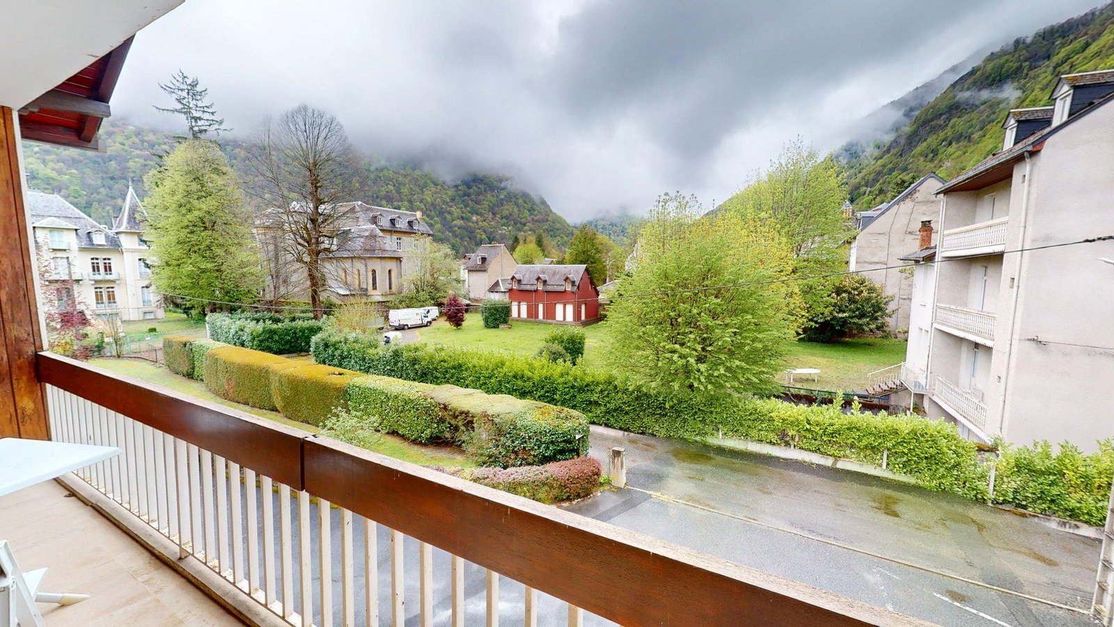 Charmant appartement de type 4 de 112 m² avec Terrasse Plein Sud et Vue Panoramique à Bagnères-de-Luchon - photo 2