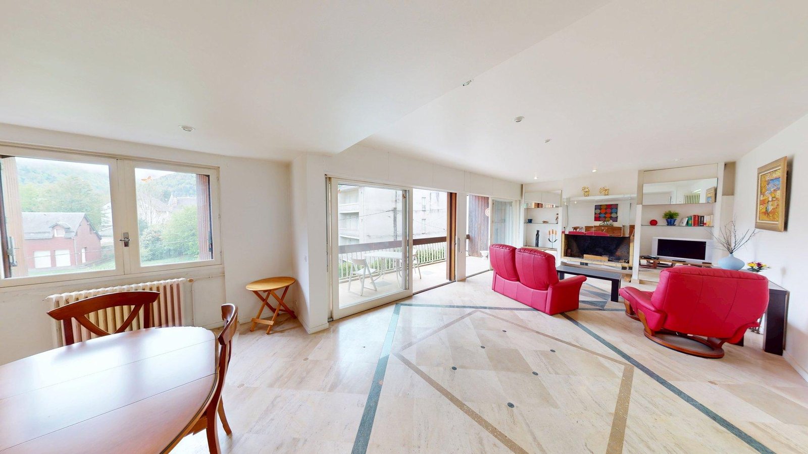 Charmant appartement de type 4 de 112 m² avec Terrasse Plein Sud et Vue Panoramique à Bagnères-de-Luchon - photo 5