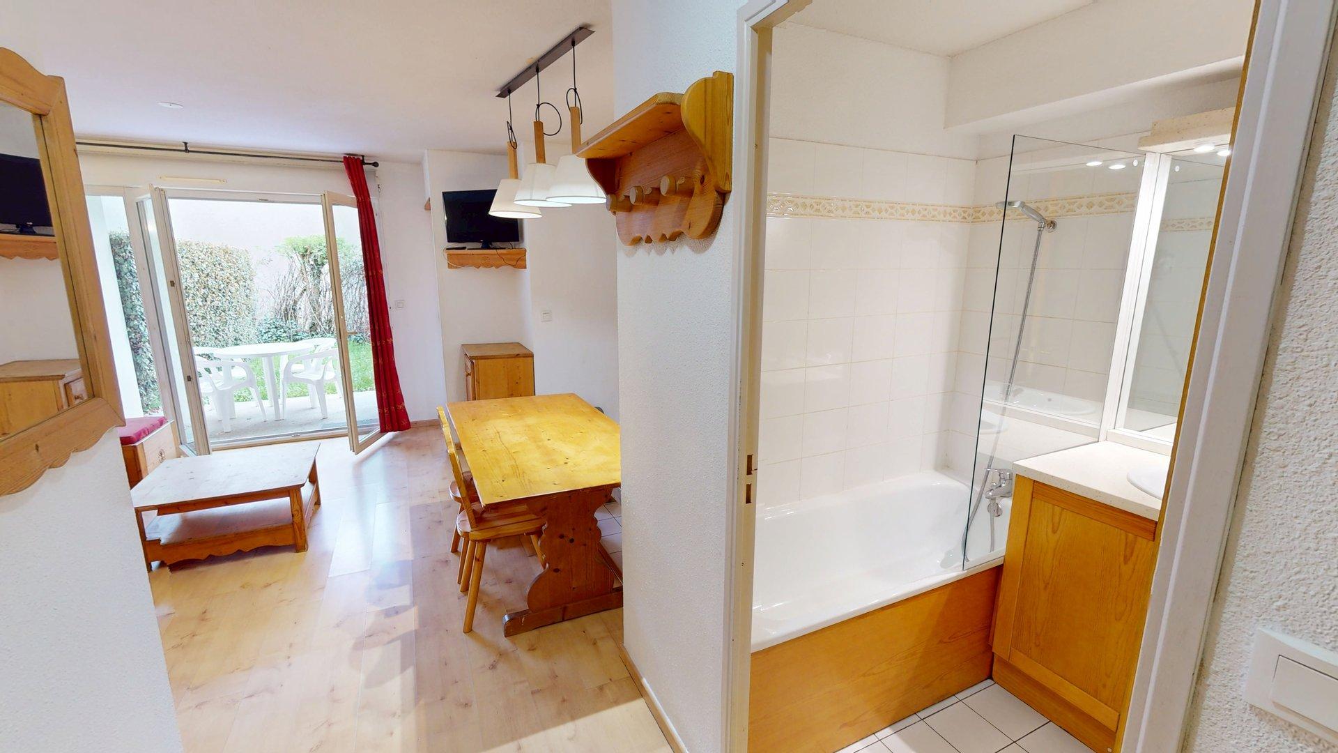 🌿 Pied-à-terre idéal à Luchon : T2 bis avec terrasse et jardin privatif 🏔️ - photo 4