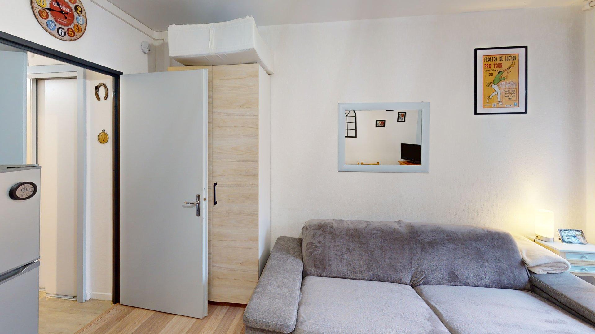 🏡 Appartement Studio cabine rénové avec balcon parking et cellier– Bagnères-de-Luchon - photo 2