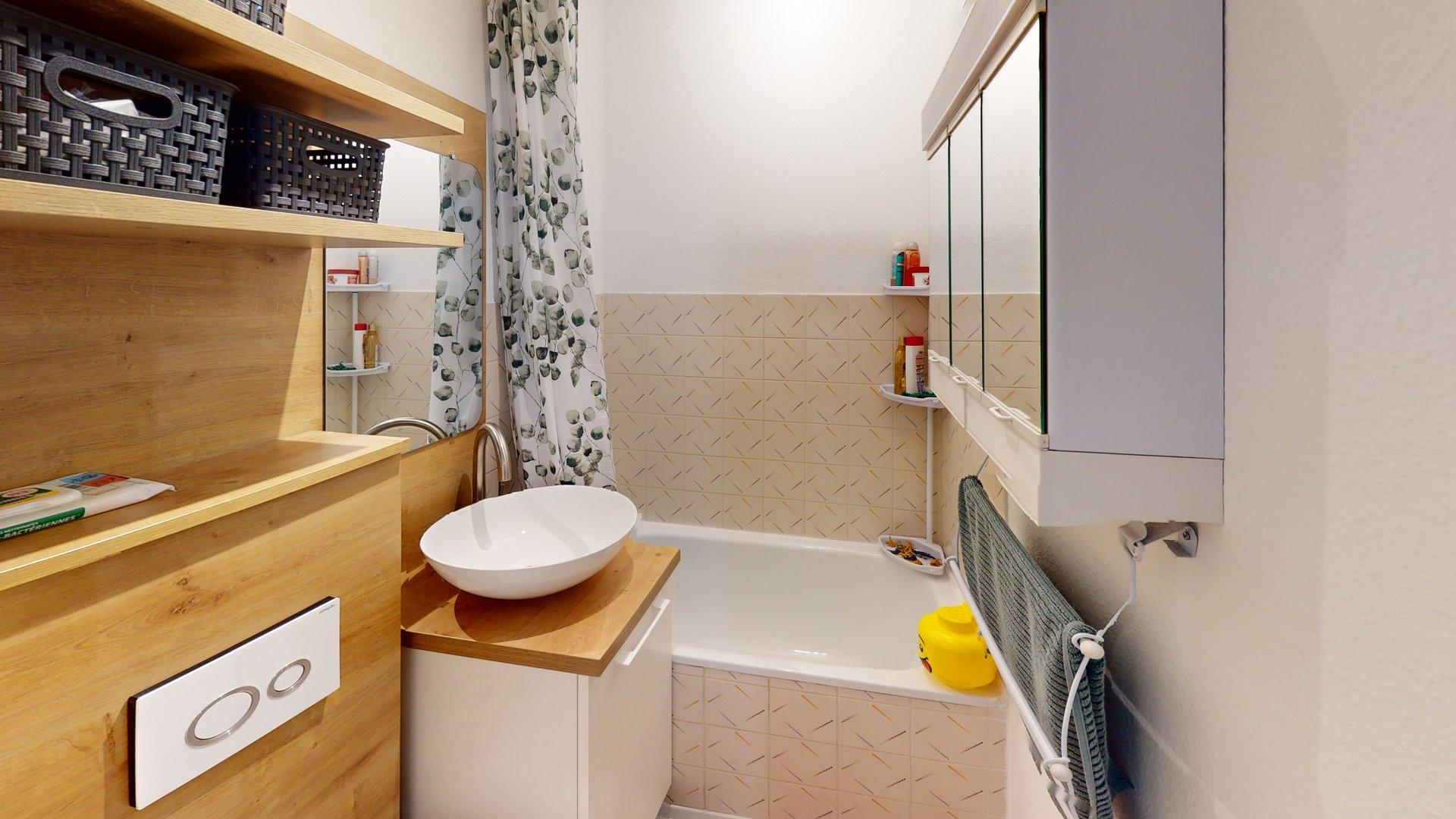 🏡 Appartement Studio cabine rénové avec balcon parking et cellier– Bagnères-de-Luchon - photo 4