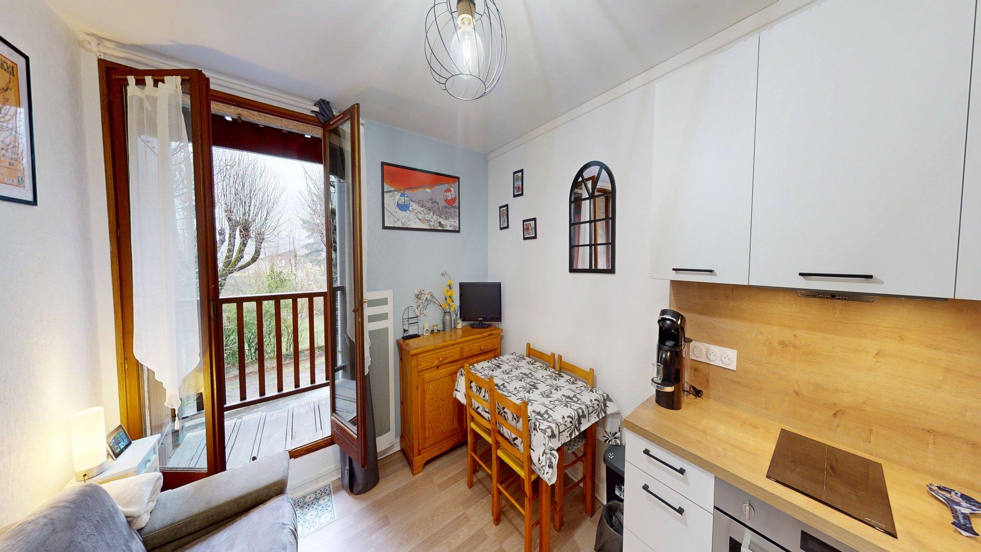 🏡 Appartement Studio cabine rénové avec balcon parking et cellier– Bagnères-de-Luchon
