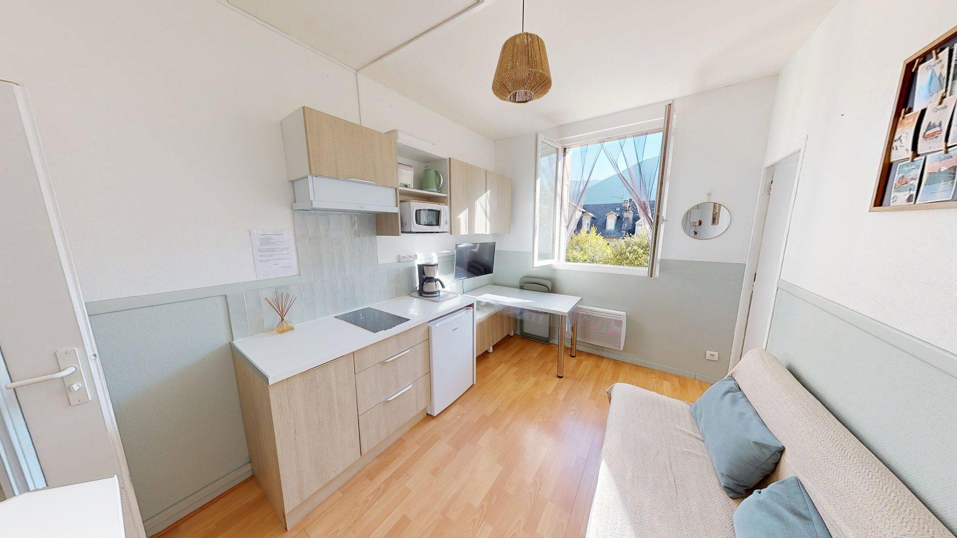 🏔️Luchon – T2 rénové de 21 m² en plein cœur des Allées d'Etigny, 3e étage avec ascenseur ☀️