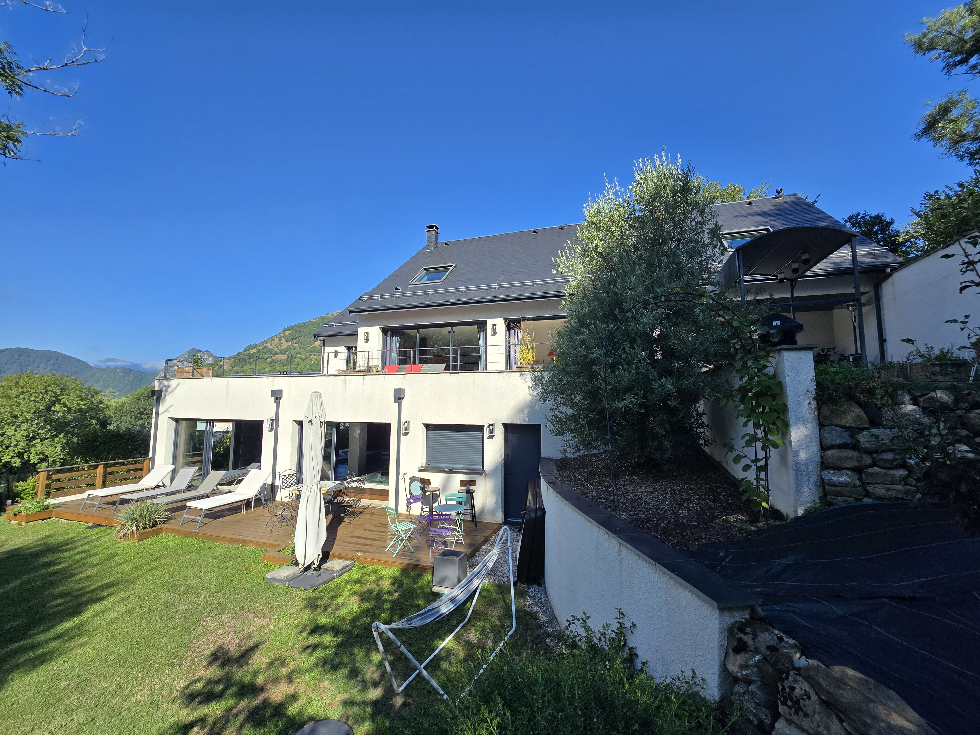 🏡 Maison 4 chambres ~300 m² — Terrain 1 335 m² — Vue Pyrénées à BOUTX (31440)