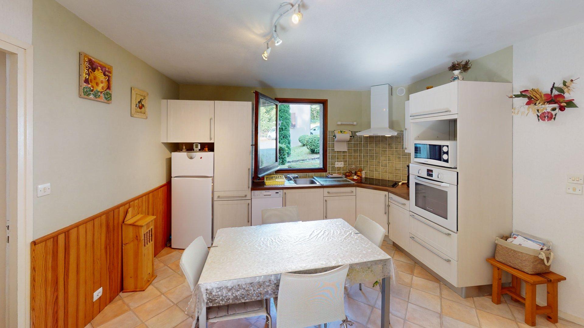 Appartement de type 2 bis avec grande terrasse Sud et parking à Bagnères de Luchon - photo 2